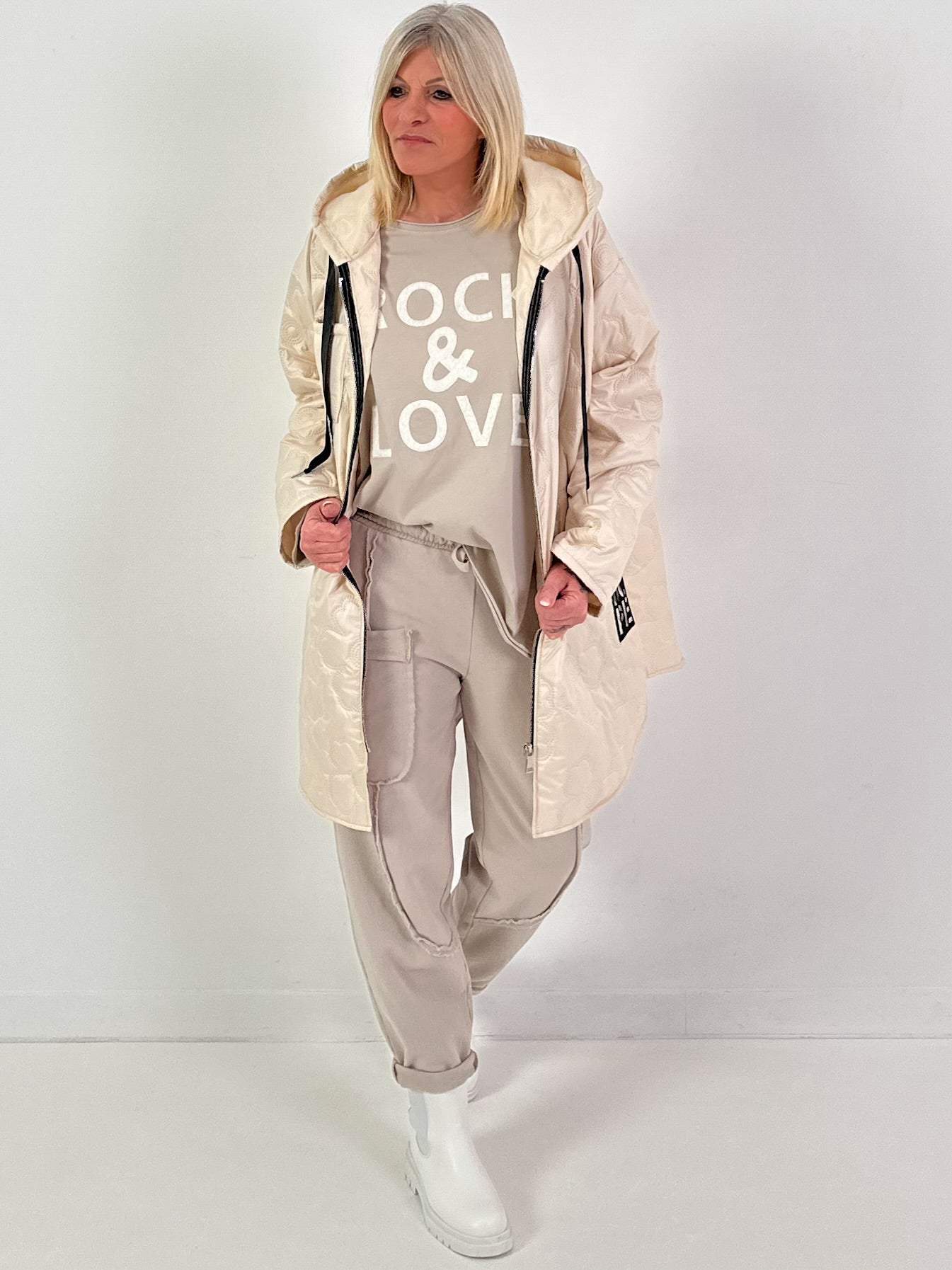 Mantel Modell "Flower Hope" - beige