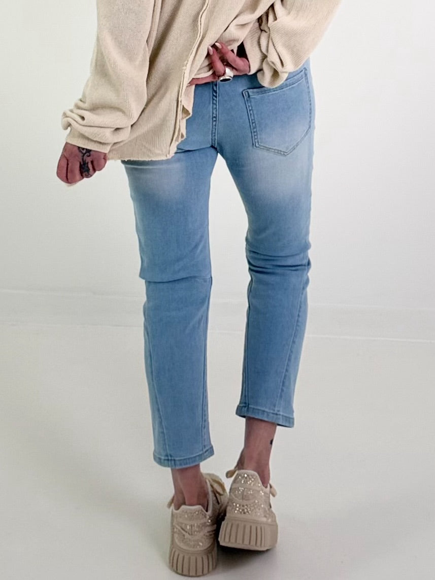 Jeans mit Häkel-Patches - denim
