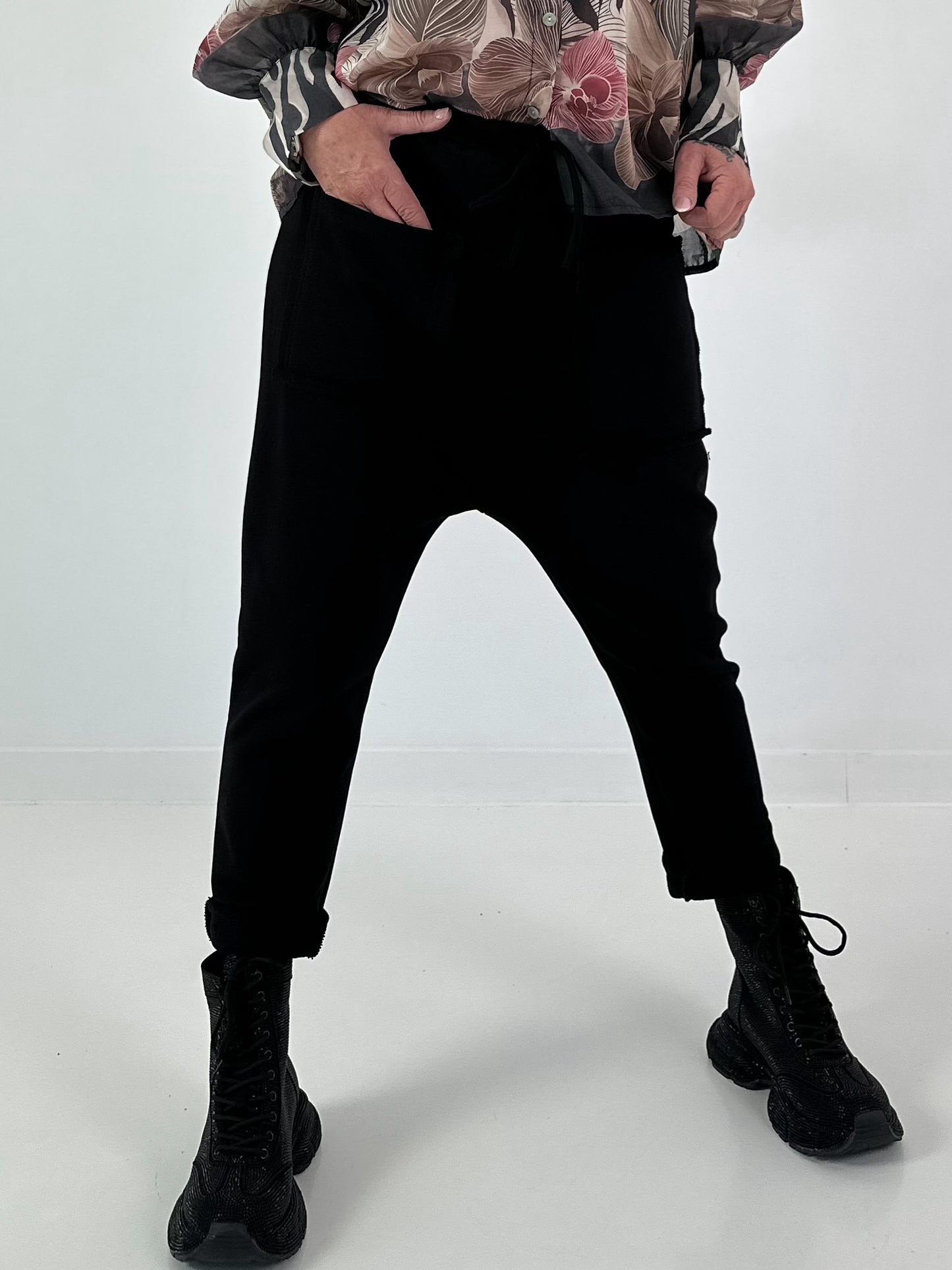 Sweatshirt Baggy with Patch Pockets - black