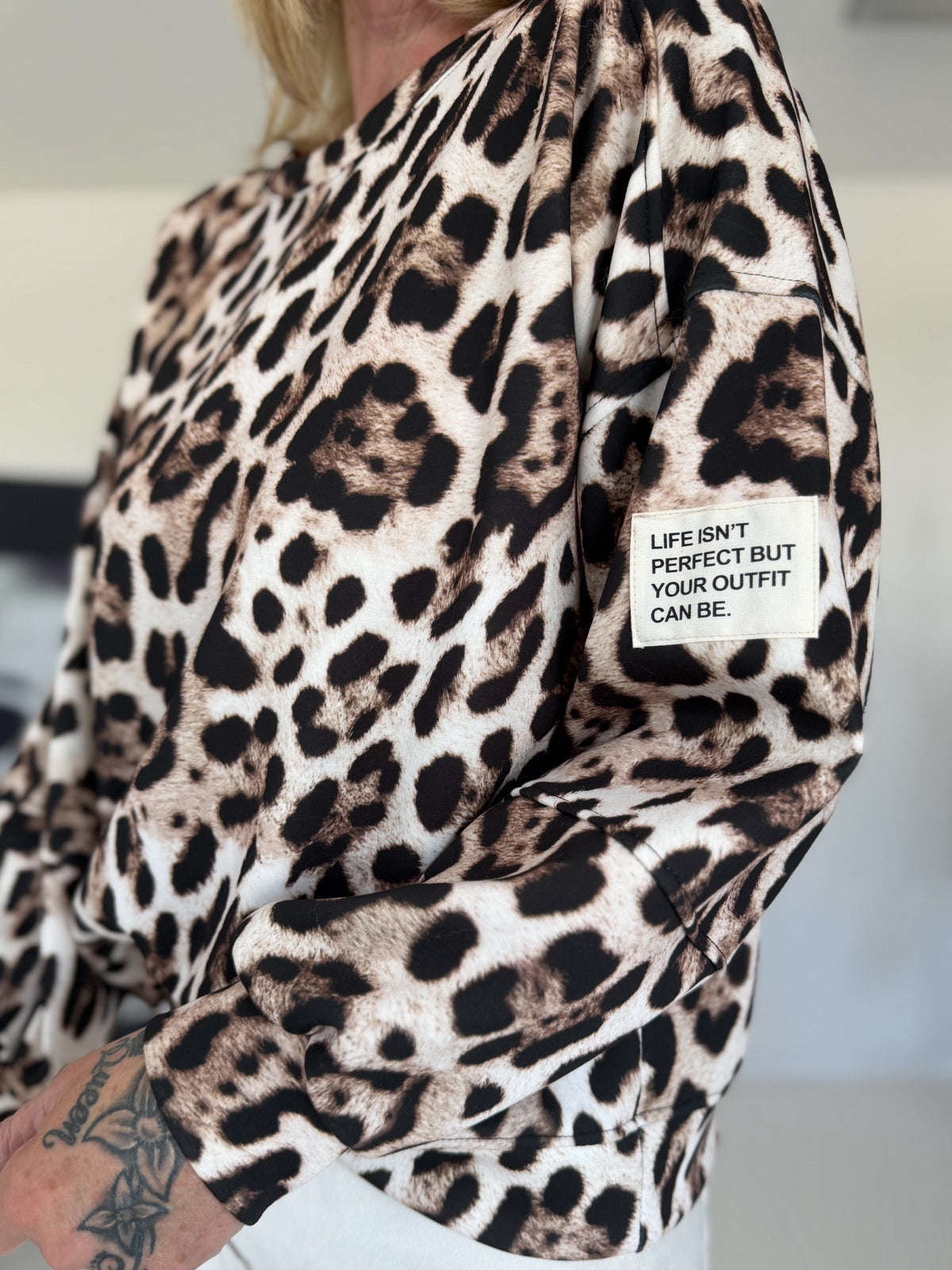 Sweater mit Allover-Leo-Print - beige-schwarz-mehrfarbig