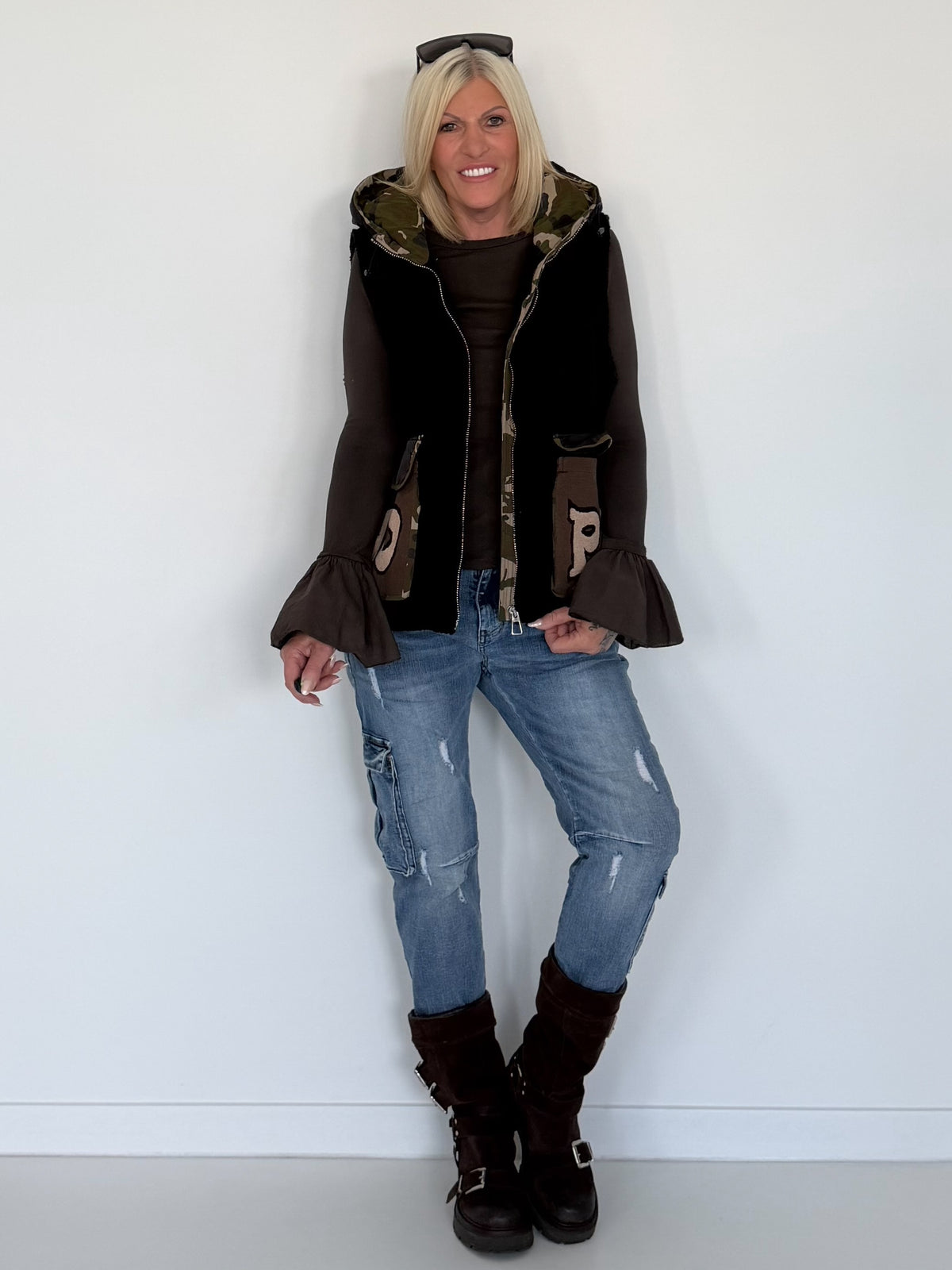 Weste in Teddy-Fur-Optik mit Kapuze - schwarz-mehrfarbig