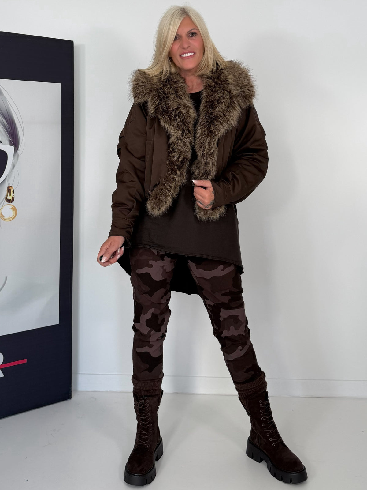 Jacke mit kuscheligem Fellkragen - mokka