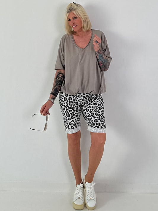 T-Shirt  mit gerafftem Saum - taupe