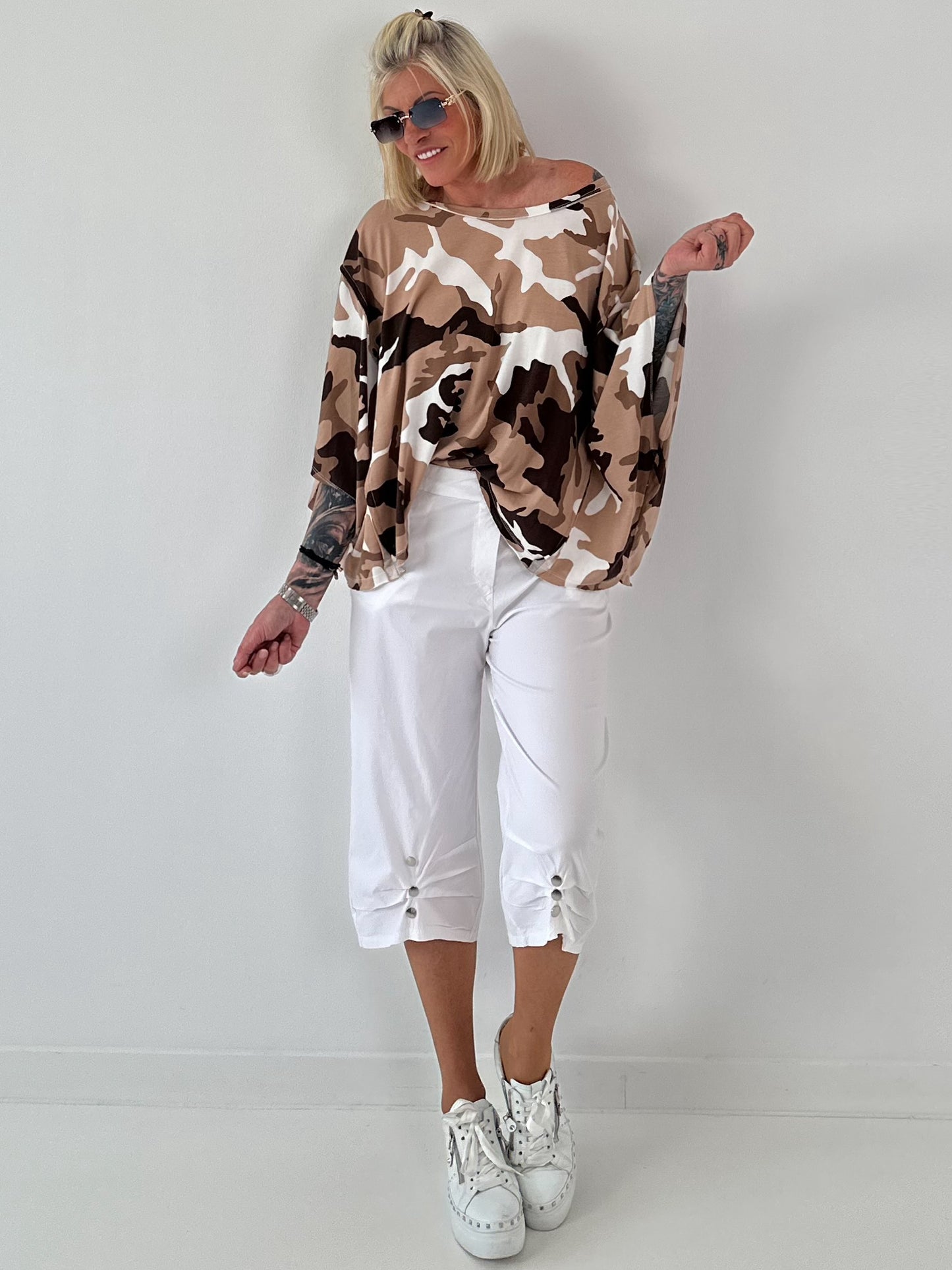 Sweatshirt model "Lace Whisper" - beige