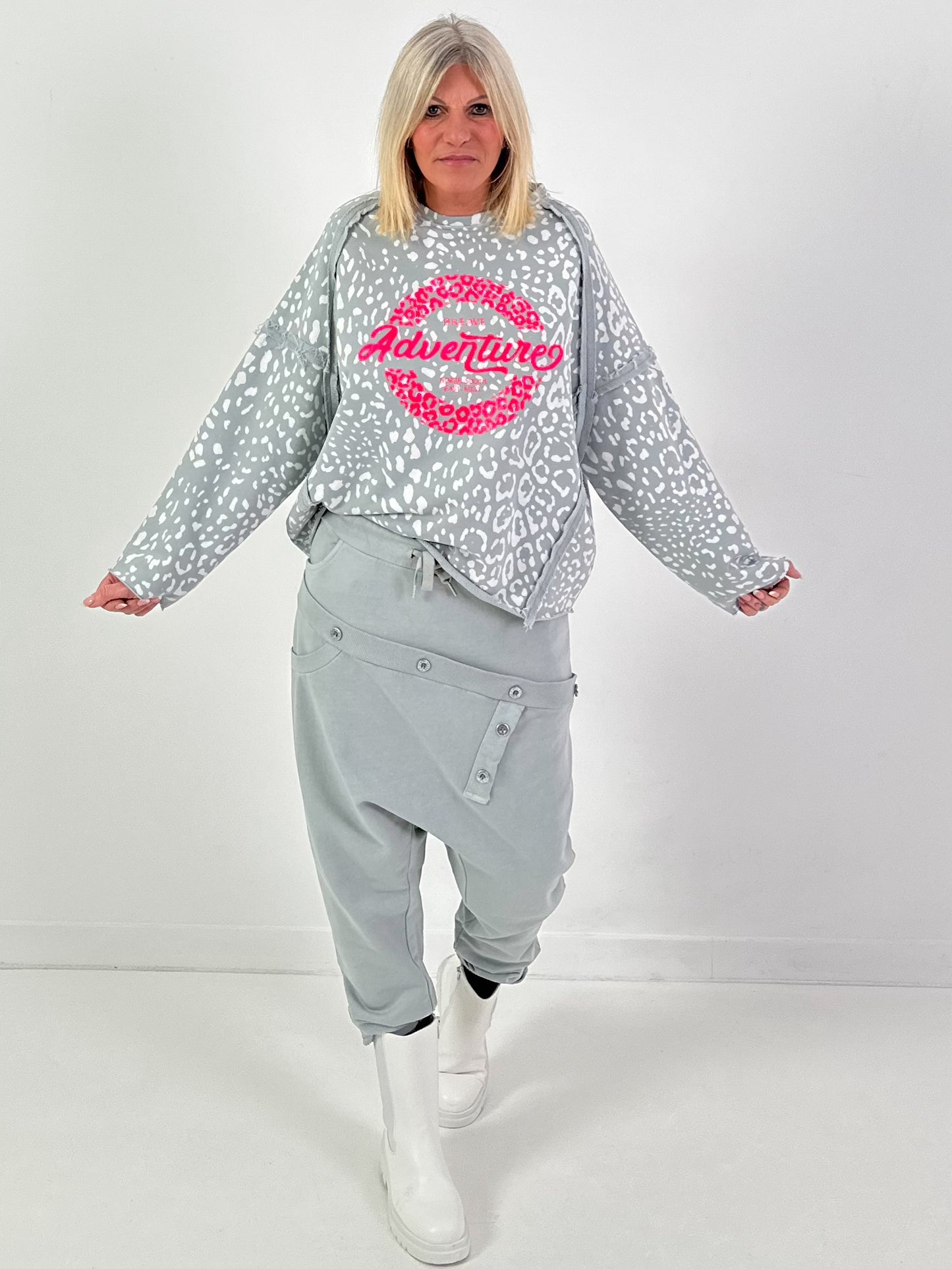 Baggy Hose Modell "Button-Belt" - hellgrau ( lieferbar ab ca. 12.12.25)