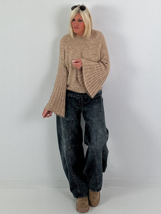 Weicher Pullover mit stylischen Trompetenärmeln - camel