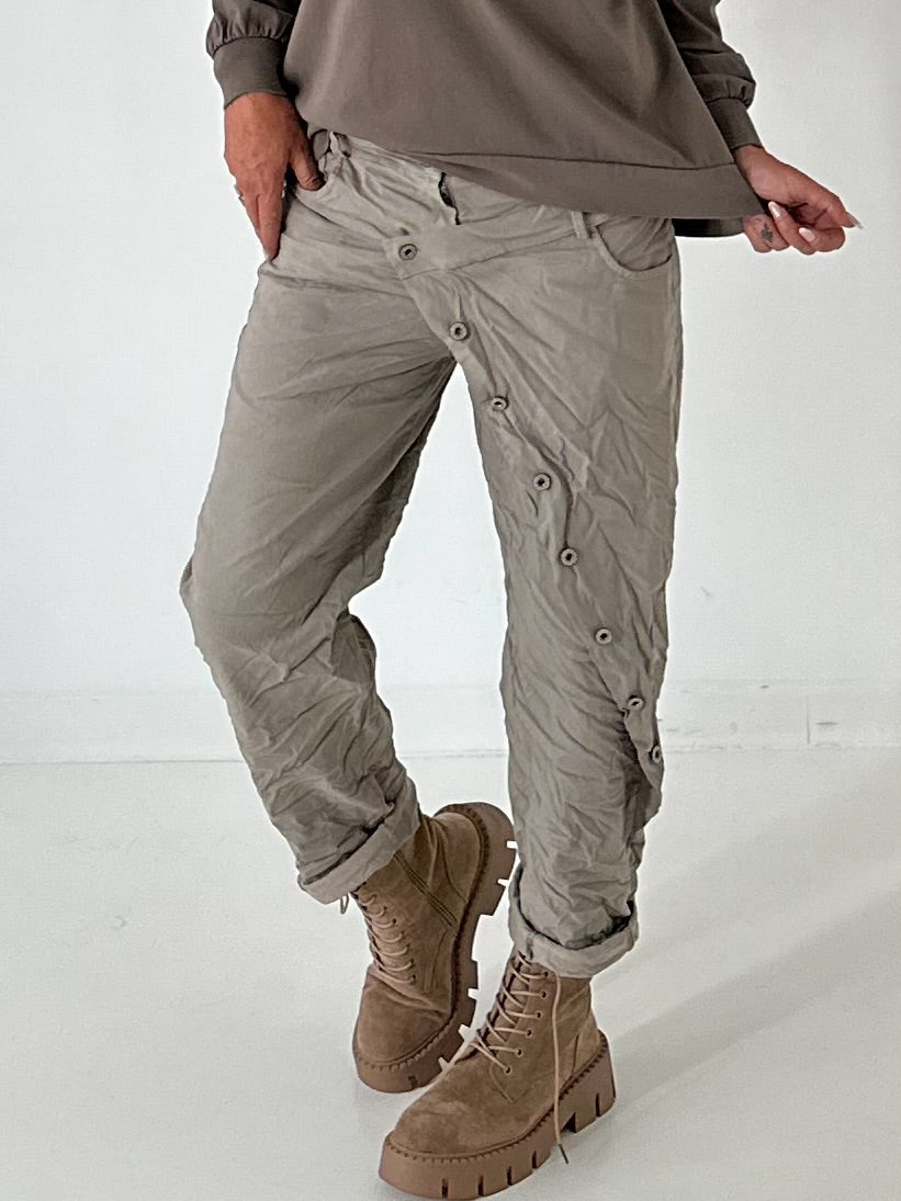 Hose mit elastischem Bund und Knopfleiste quer - taupe