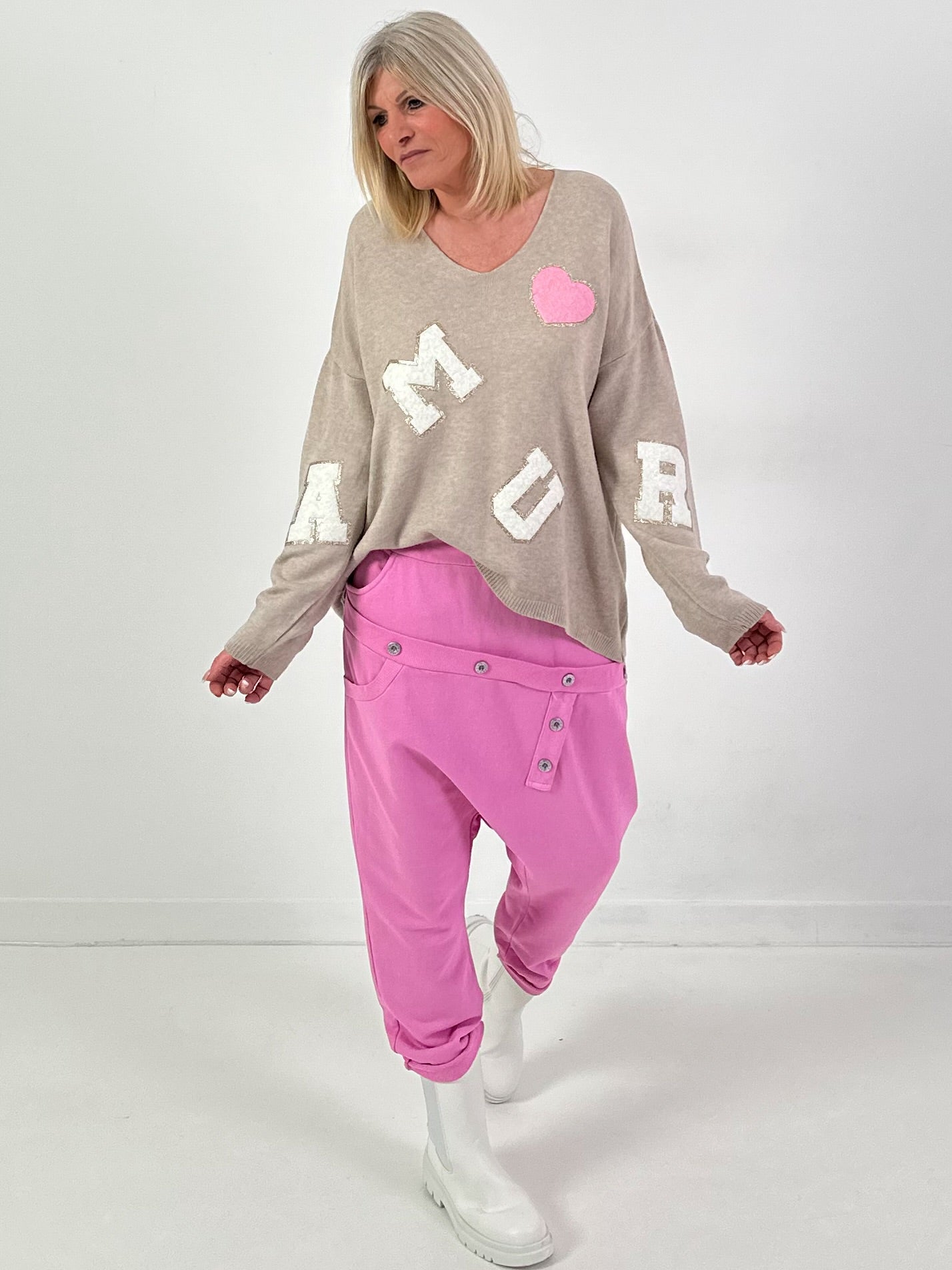 Strickpullover Model "Amour Dreams" - beige ( lieferbar ab ca. 09.12.25)