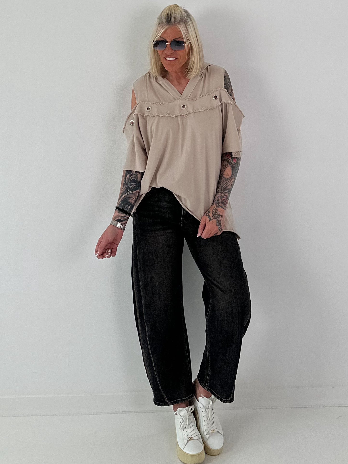 Hoodie Shirt mit Cut Out Shoulder - beige