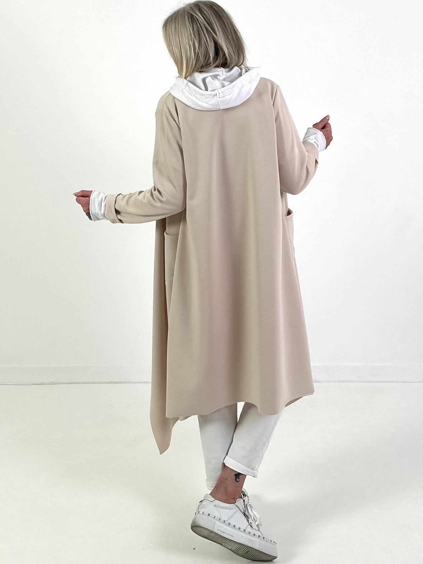 Mantel Modell "Velvet Breeze" - beige