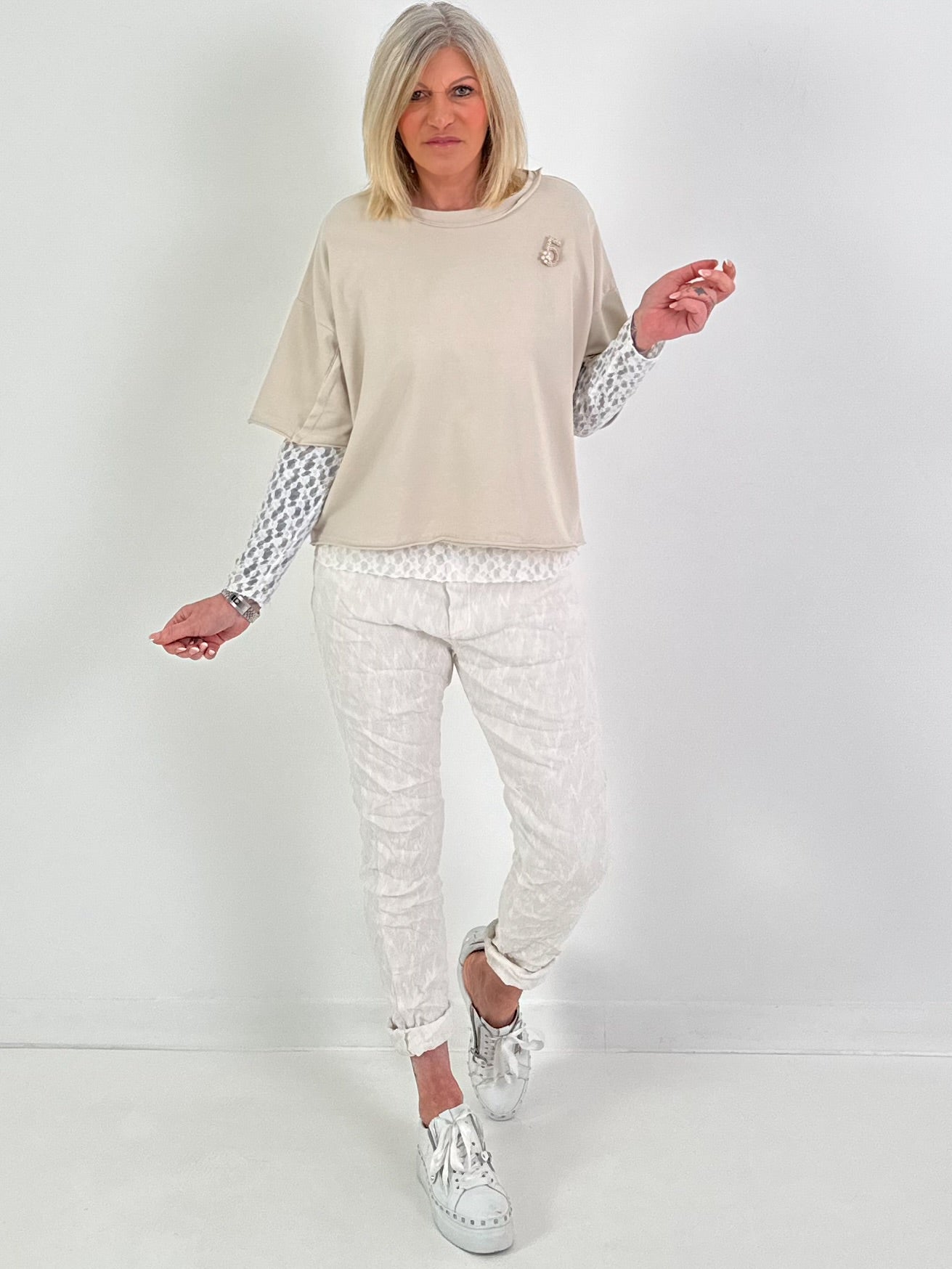 Shirt mit Brosche - beige