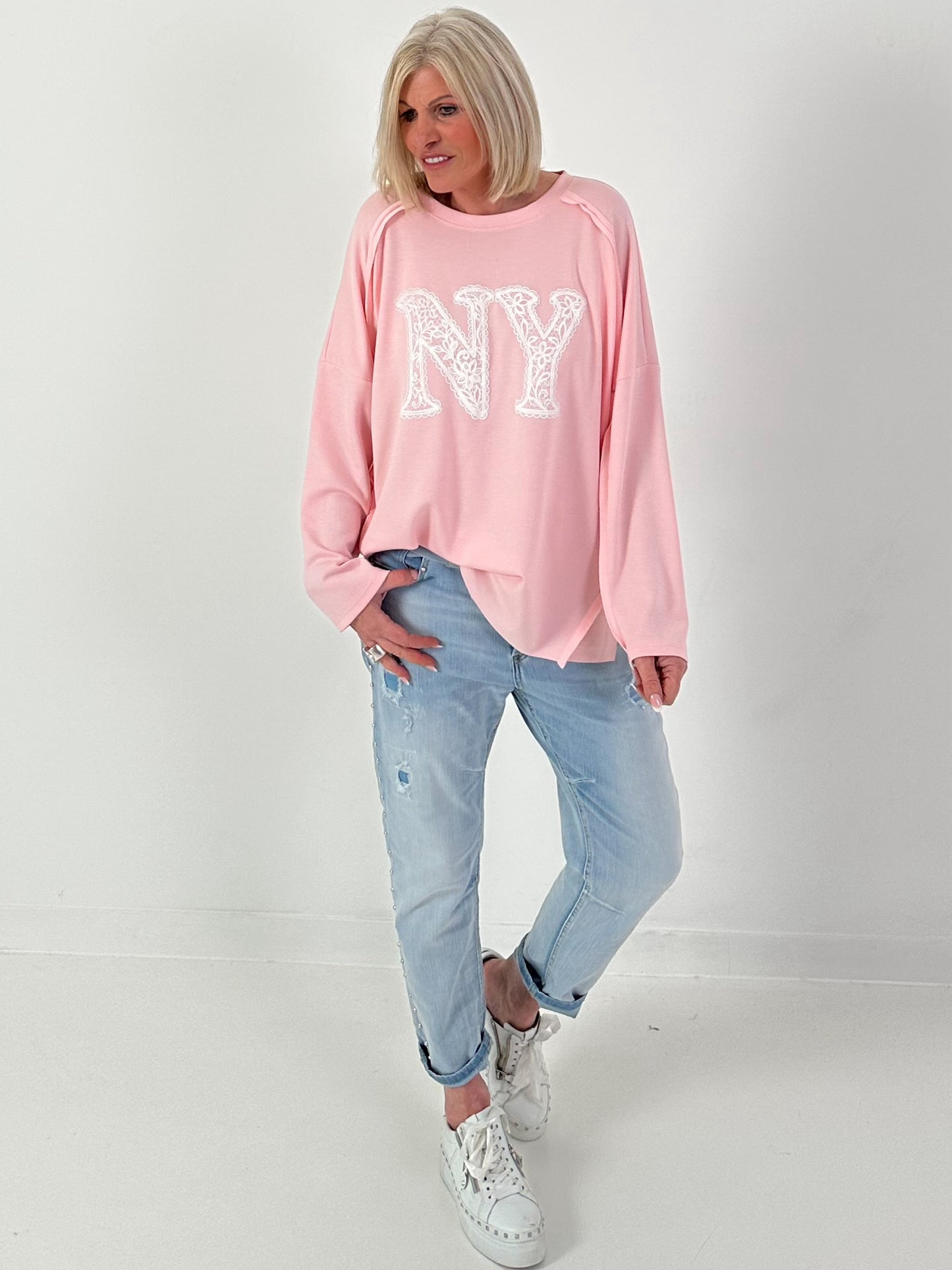 Boyfriend Jeans mit silbernen Nieten - light-denim