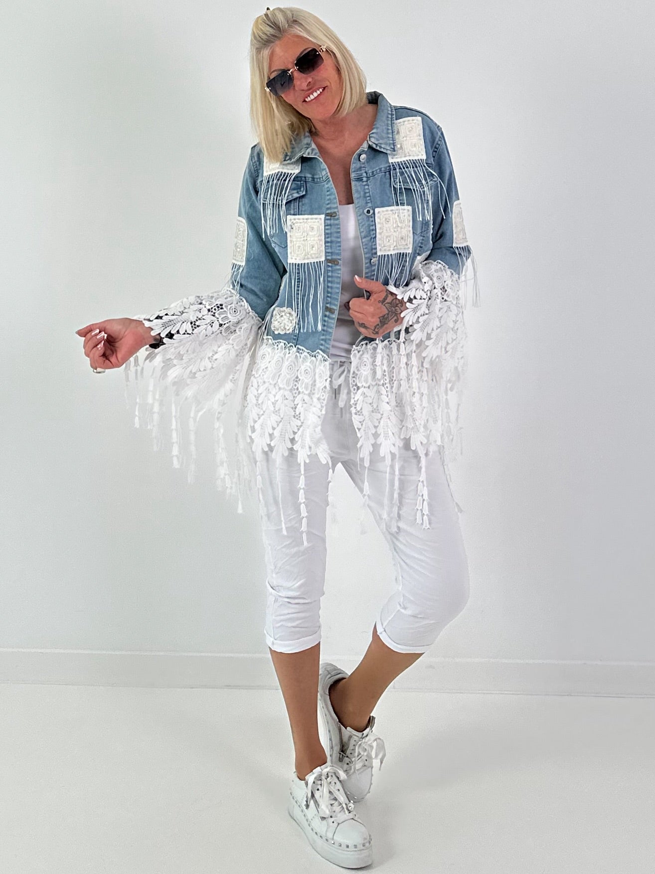 Boho Jeansjacke mit aufwendigen  Details - hellblau-weiss