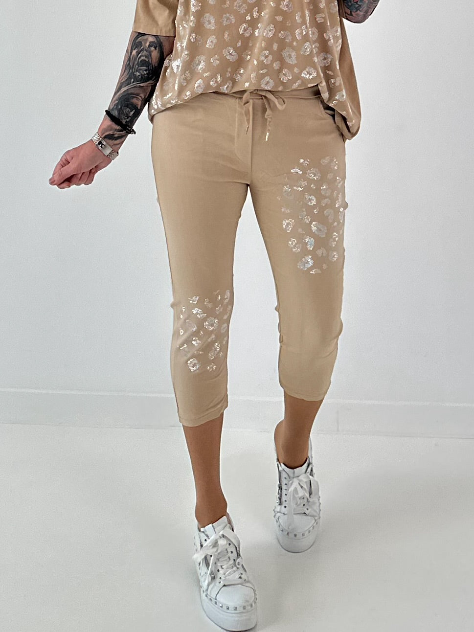 Capri Hose mit Leo Strass - sand