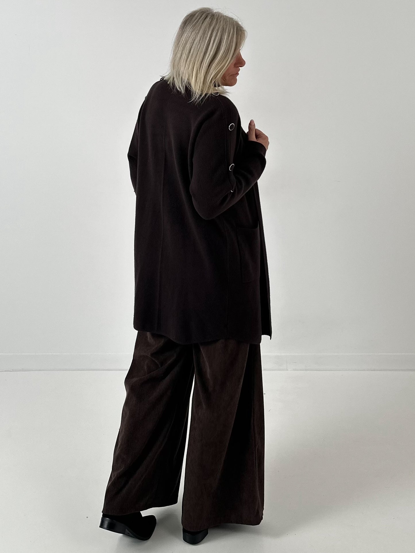 Strickmantel Modell "Button" - schoko