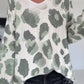 Pullover mit V-Ausschnitt und Leo-Print - leo-oliv
