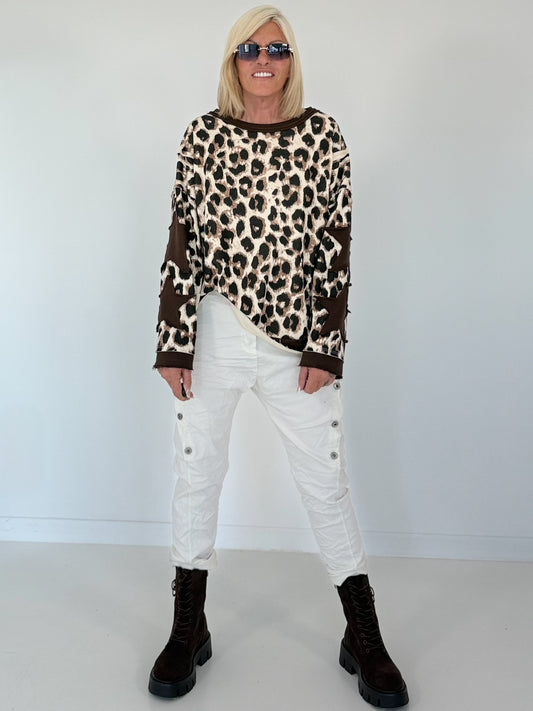 Sweatshirt mit All Over Leo-Print und trendigen Sternelementen - beige