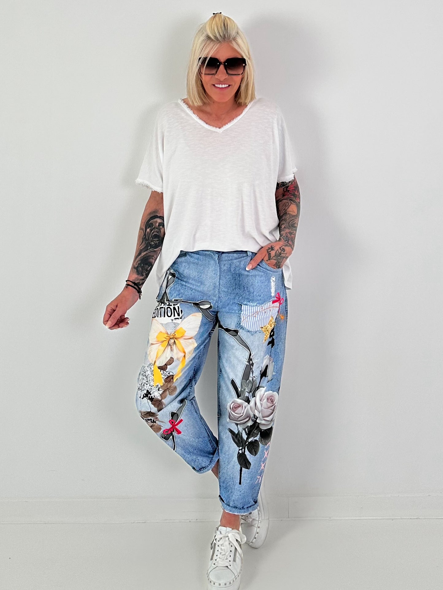 Jeanshose mit floralem Printmix - blau-mehrfarbig