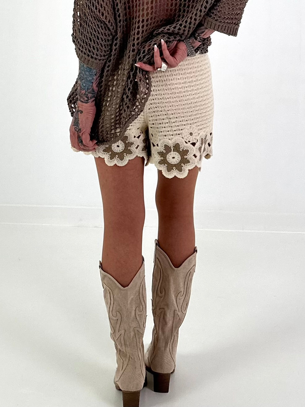 Crochet shorts - cream-taupe