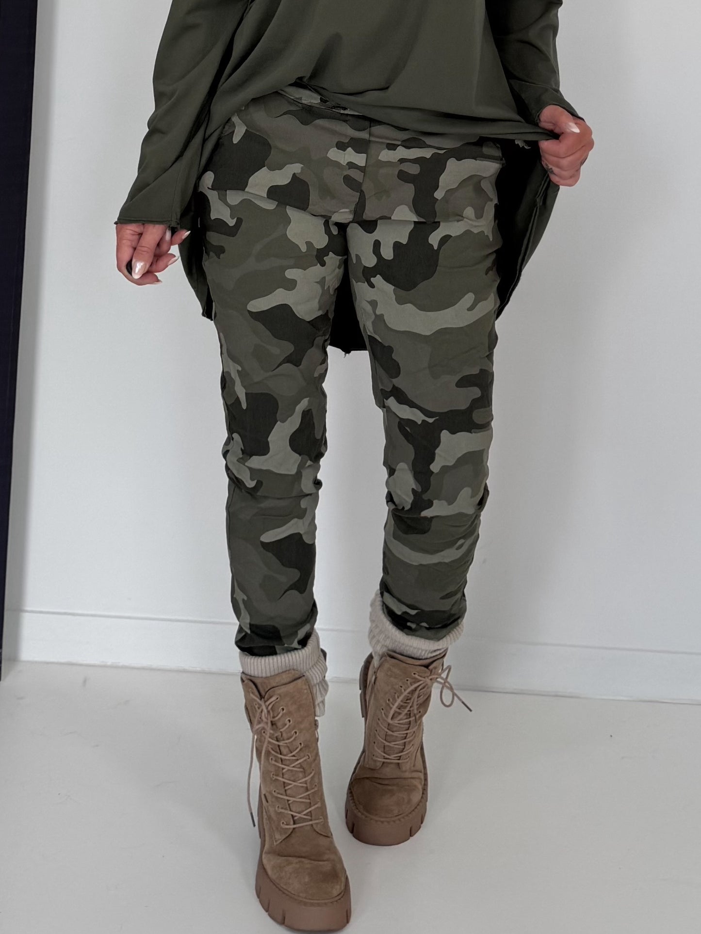 Hose mit elastischem Bund im Camouflage-Look - oliv-mehrfarbig