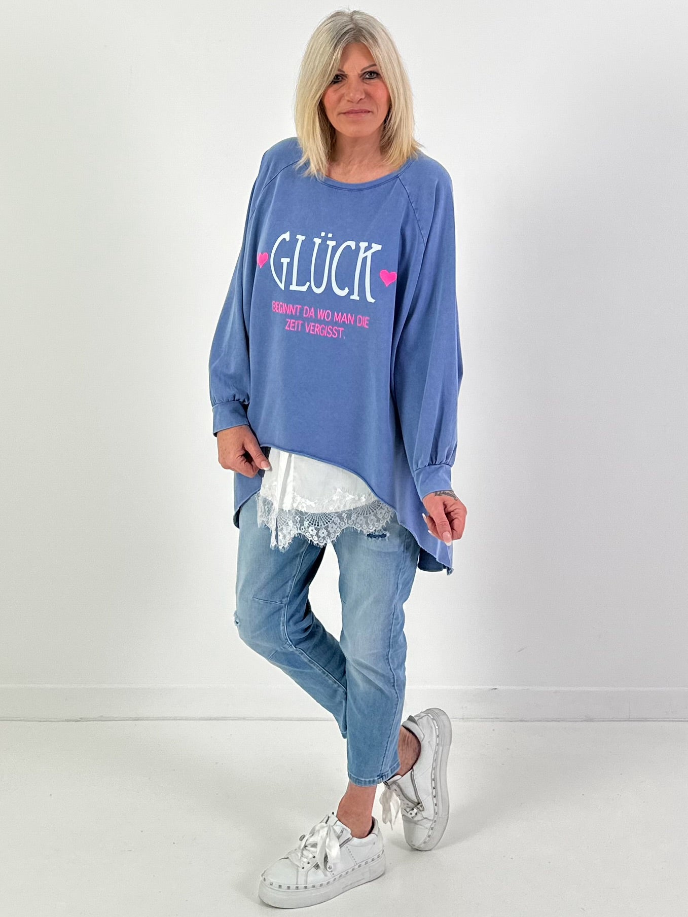 Oversized stonewashed Sweatshirt Modell "Glück..." - jeansblau