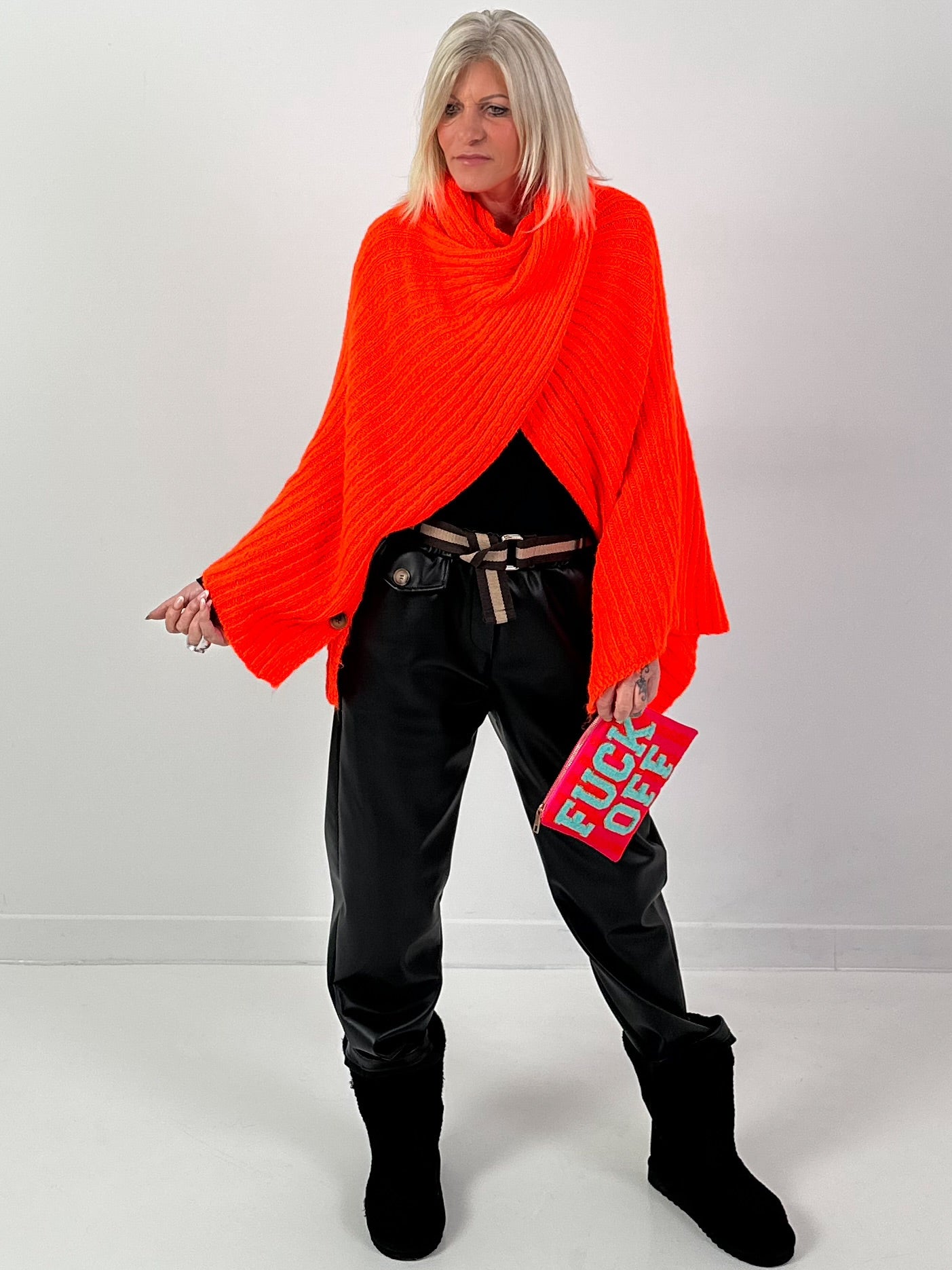 Poncho Pullover Model "Soul Warmer" - orange