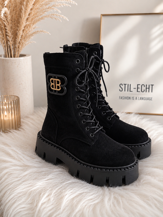 Bootie in Wildleder Optik mit derber Sohle - schwarz