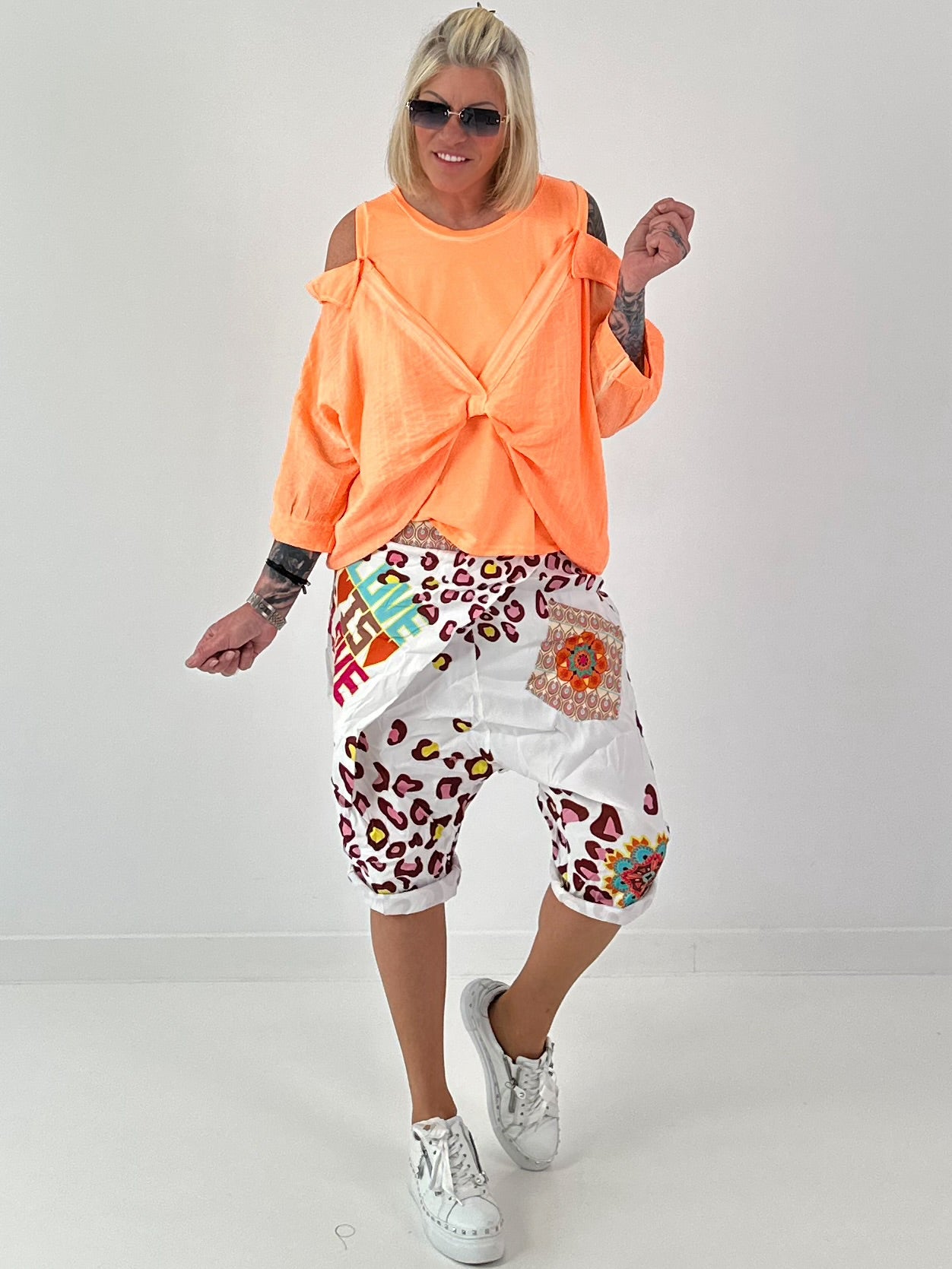 Short baggy shorts with overlap - beige