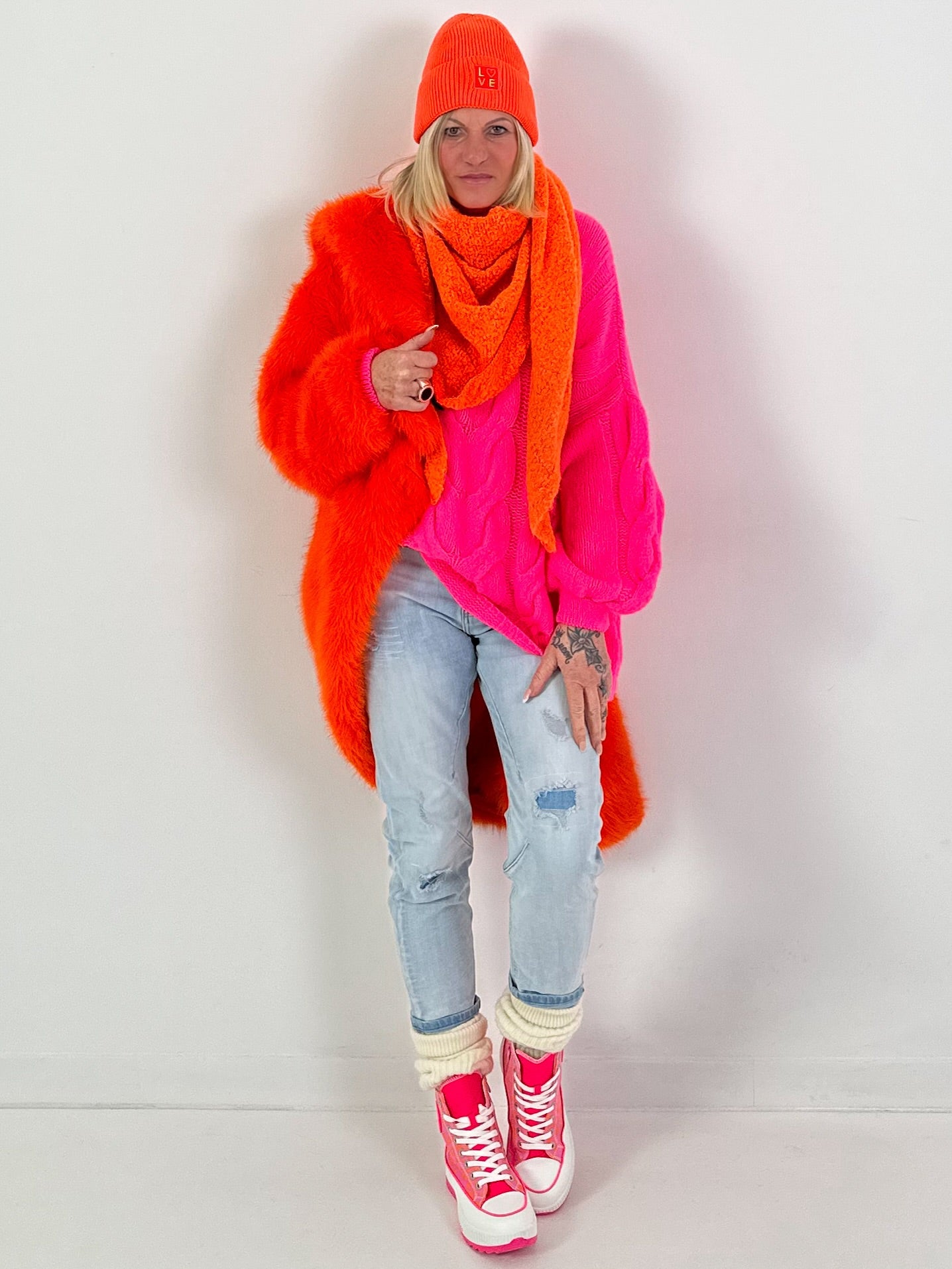 Lässiger Pullover mit Zopfmuster Modell "Pure Cable" - neonpink