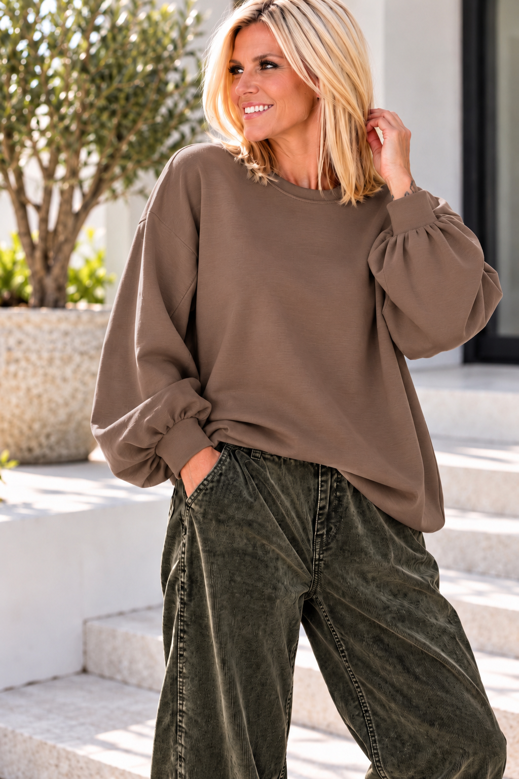 Balloon sweater with ruched sleeves - taupe
