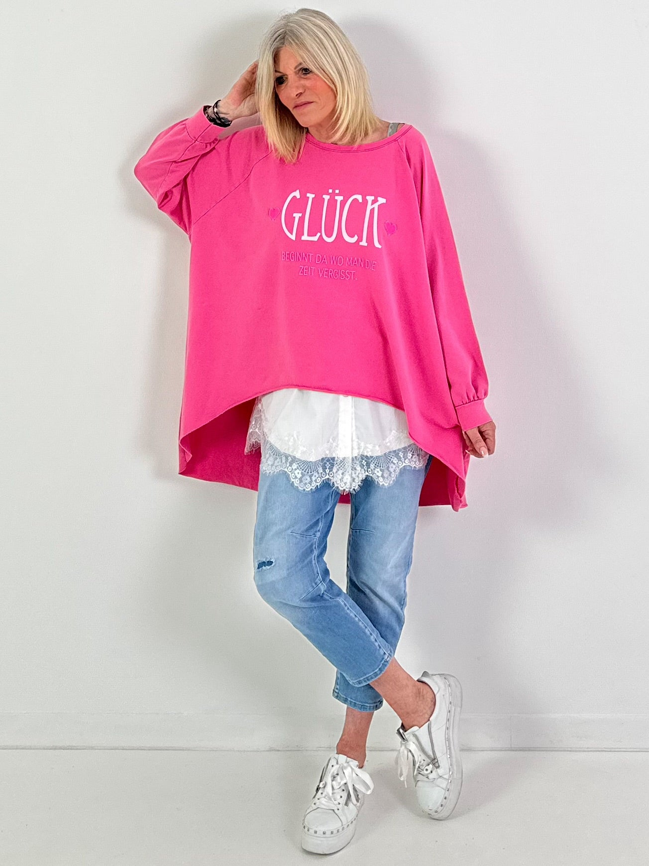 Oversized stonewashed Sweatshirt Modell "Glück..." - pink
