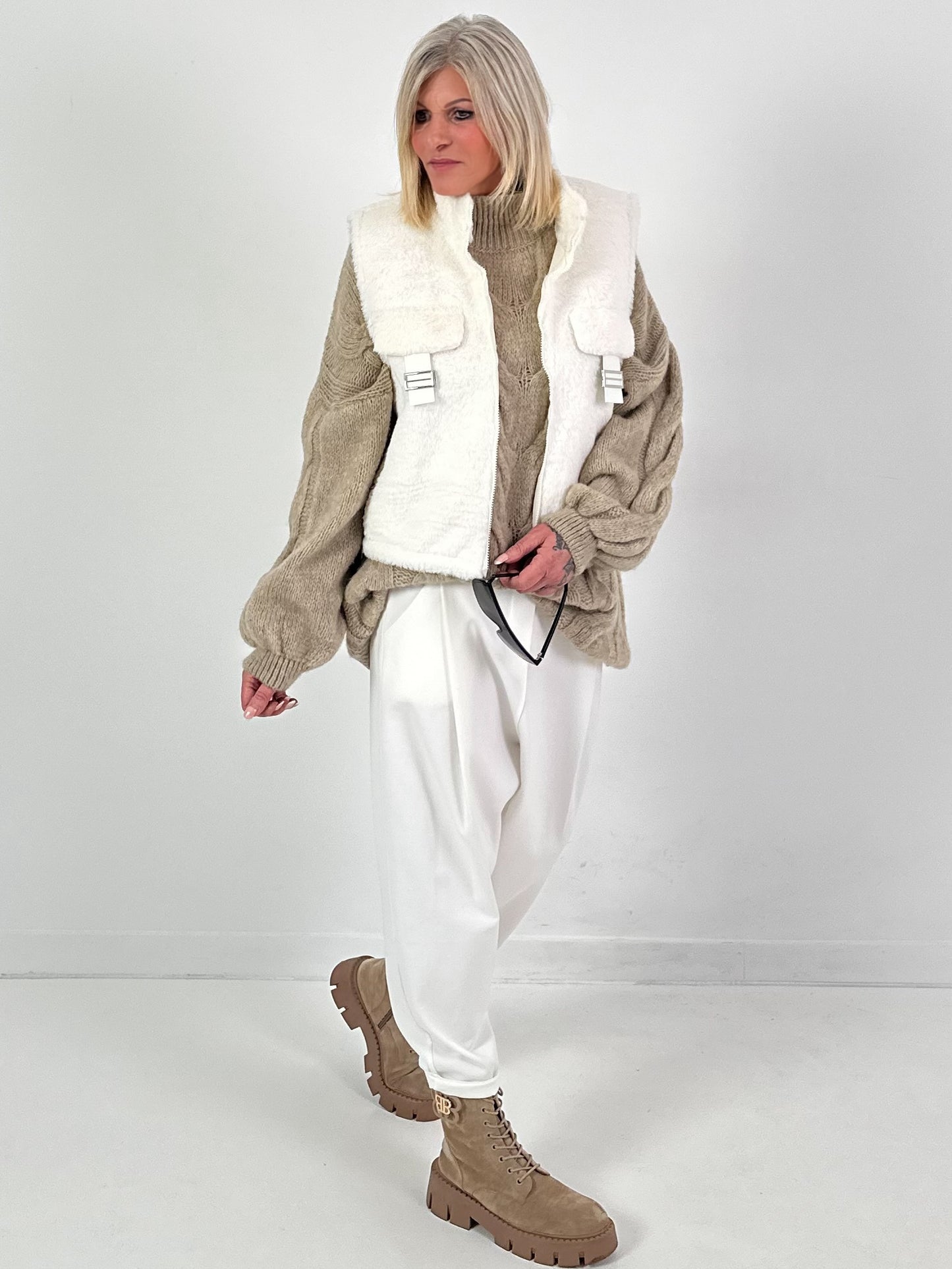 Fur vest model "Perfect Plush" - white