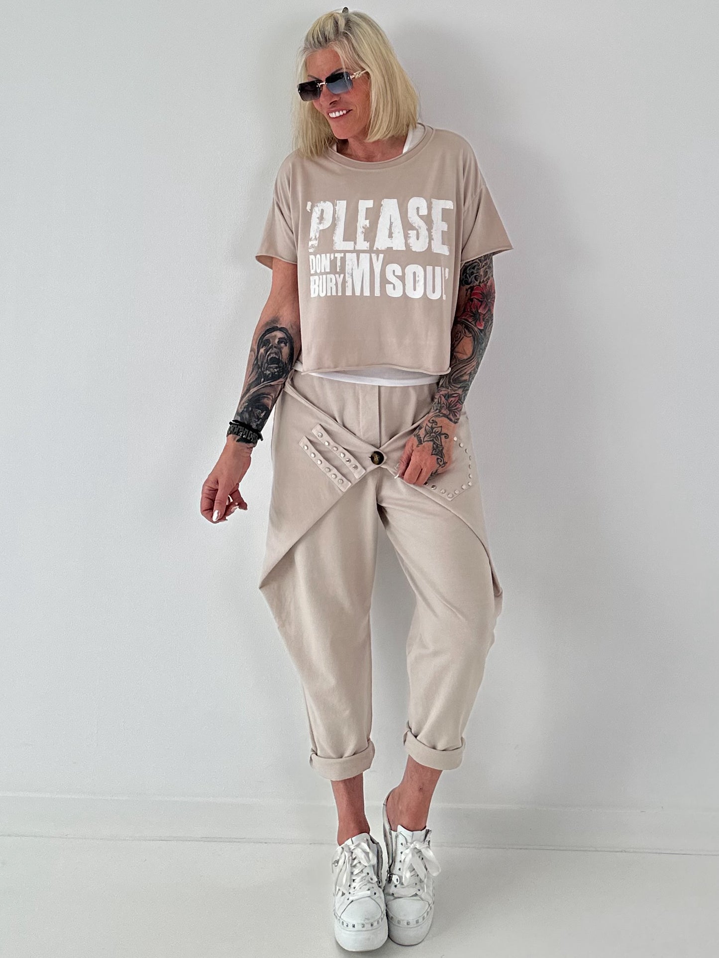 Kurzes Kastiges Shirt mit Print - beige