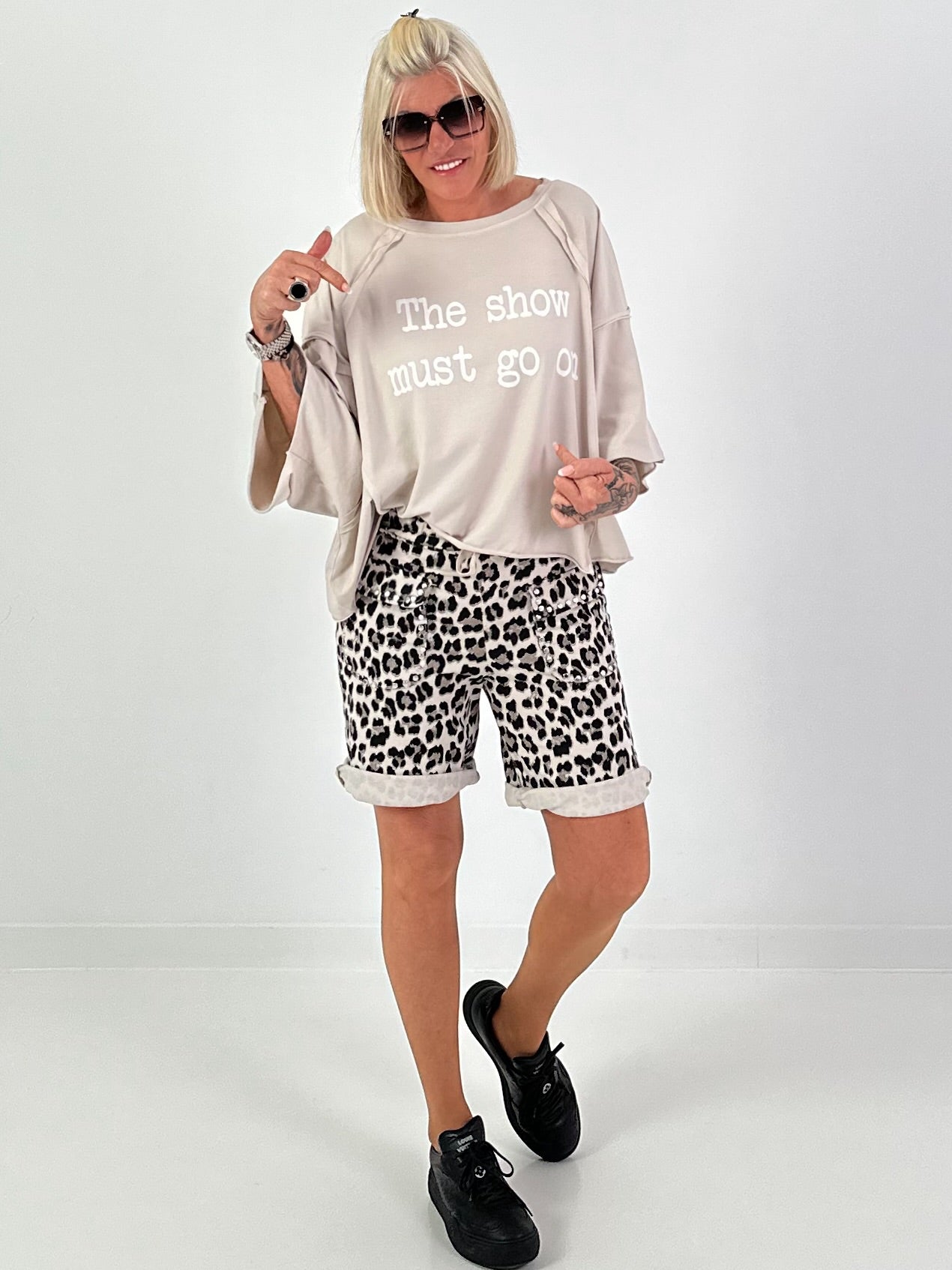 Oversized Shirt Show Must Go On - beige