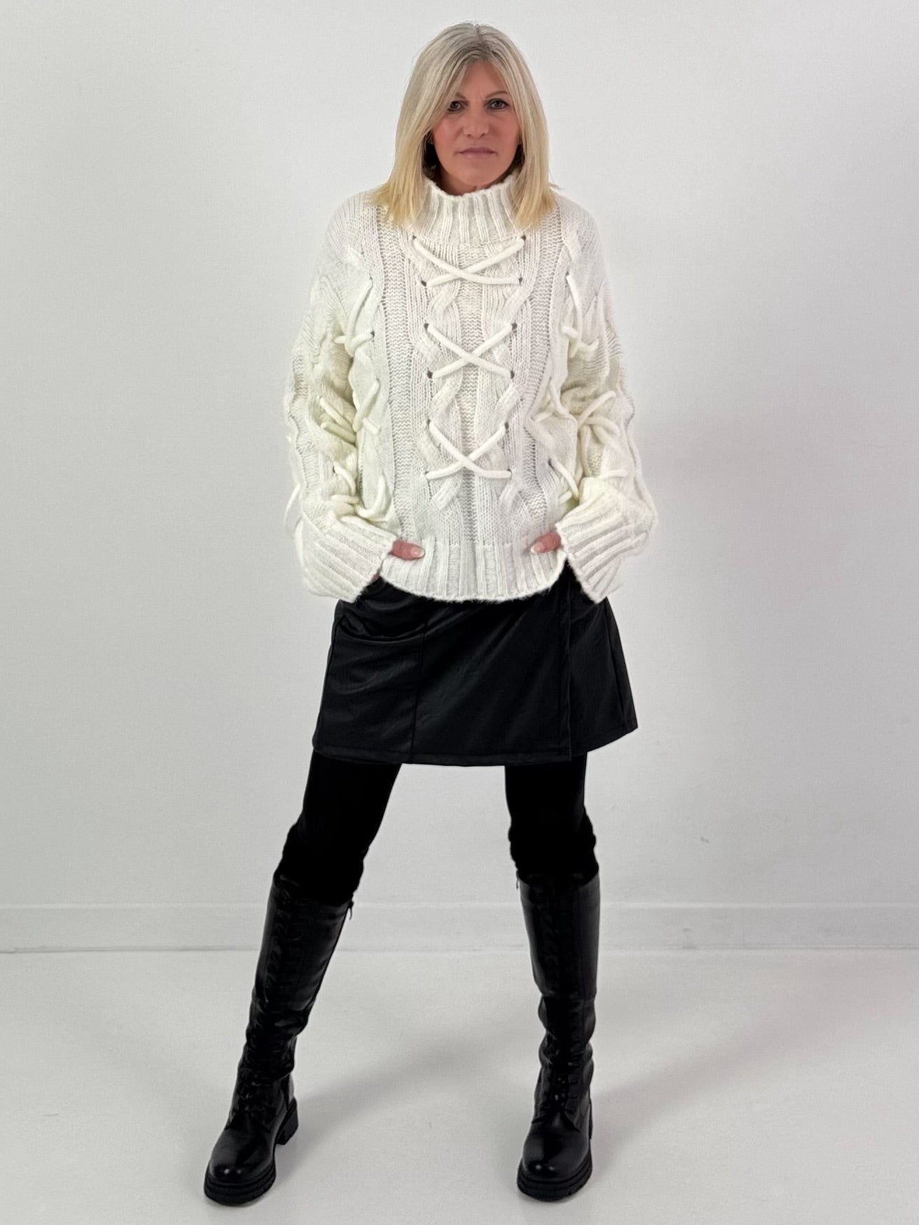 Rock Shorts in leather look model "Smooth Edge" - black