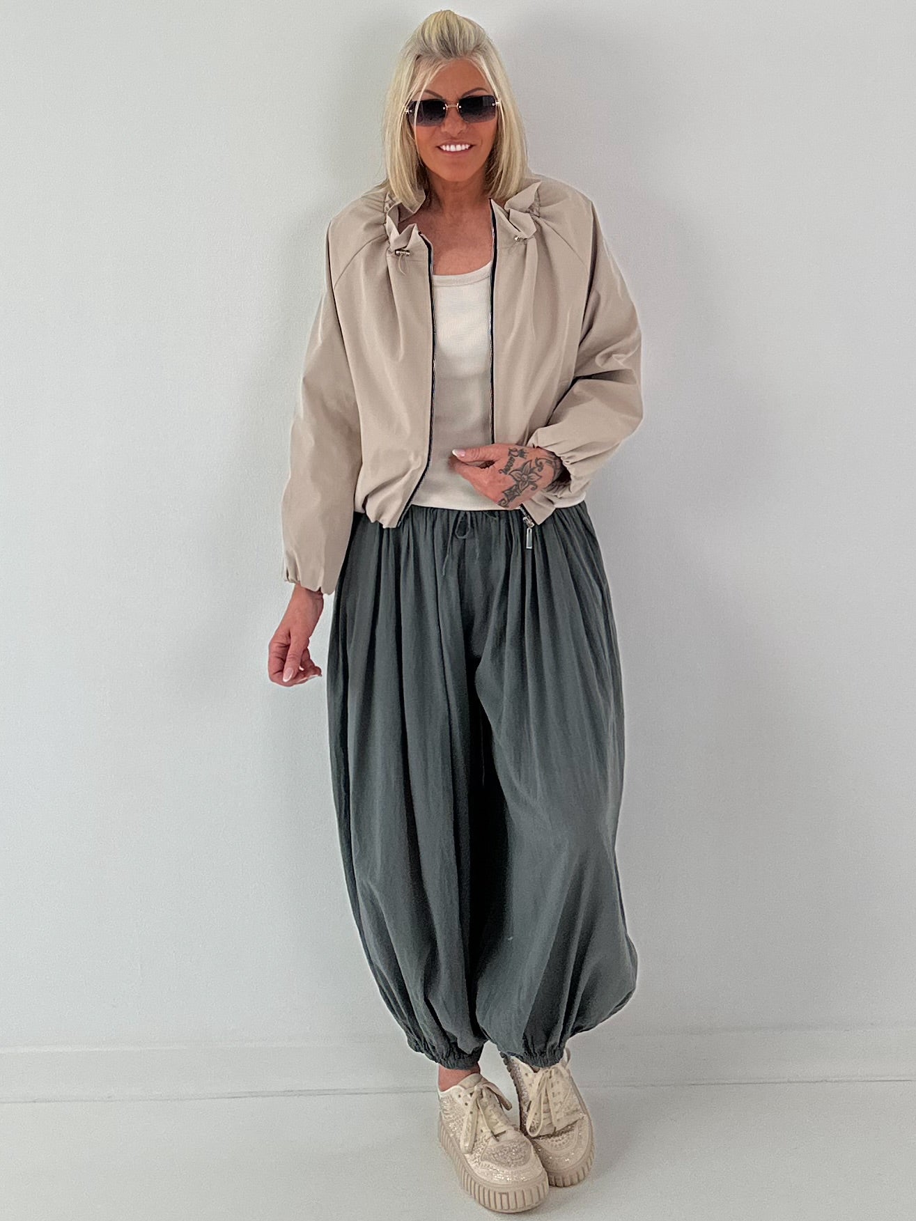 Ballon Jacke mit raffiniertem Kragen - beige