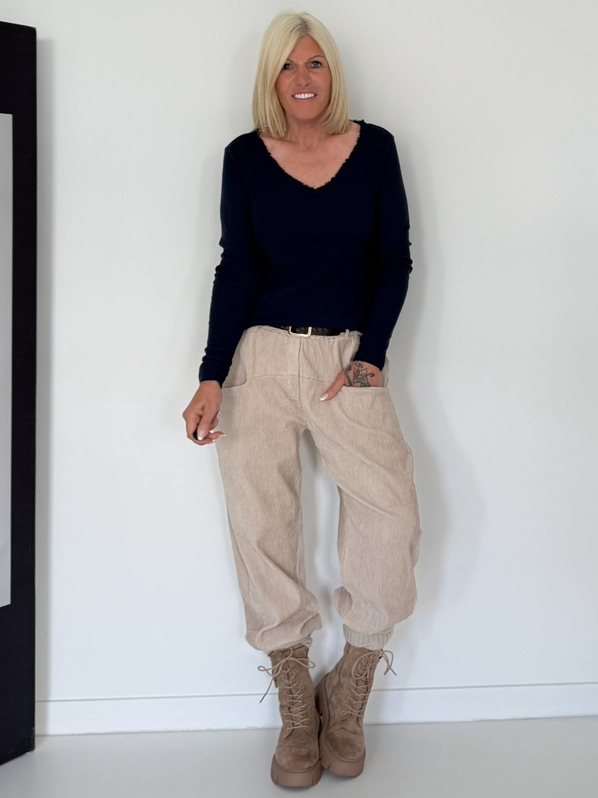 Rippshirt mit fransigem V-Ausschnitt - marine