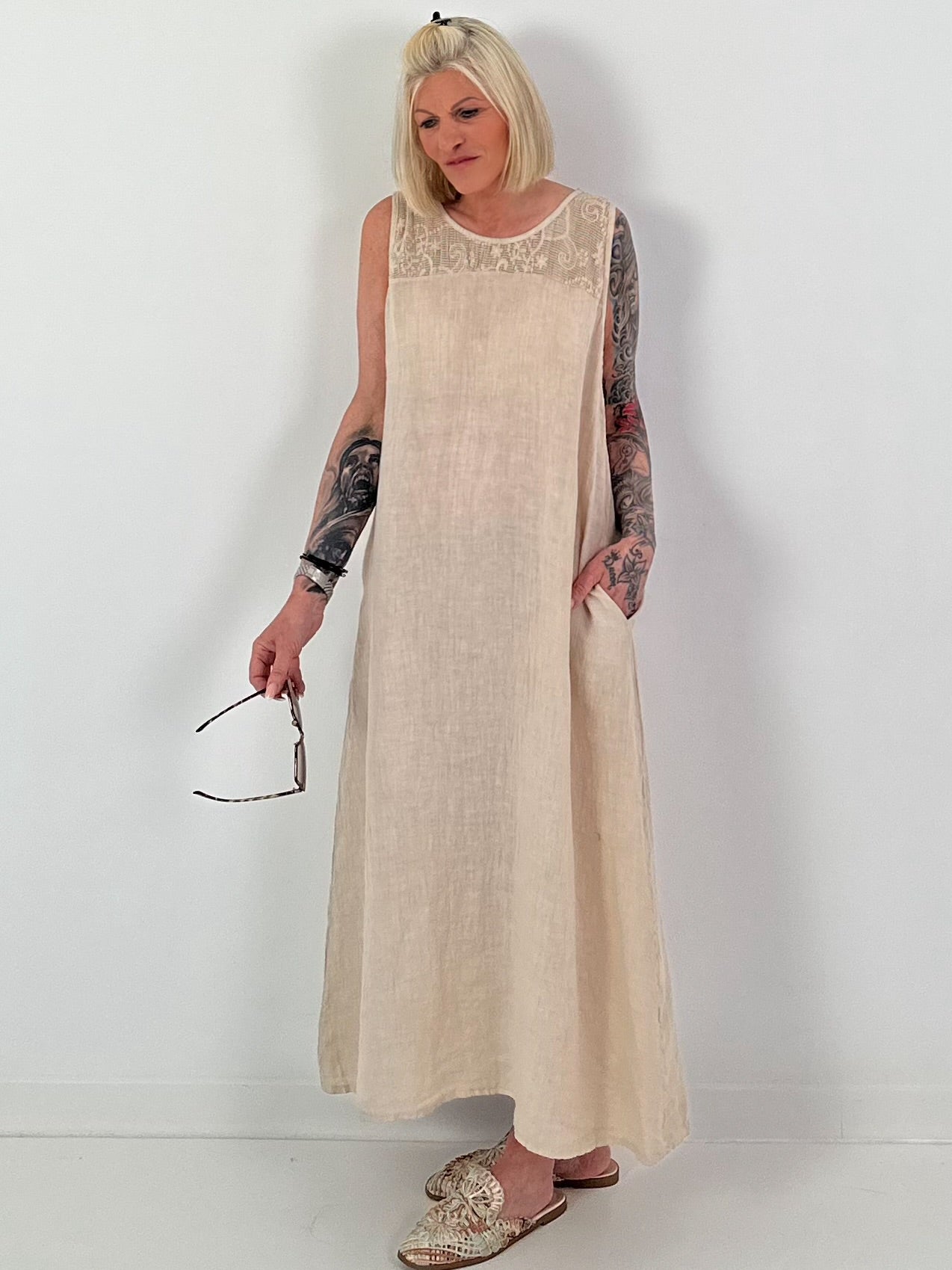 Sleeveless linen dress with crochet insert - beige