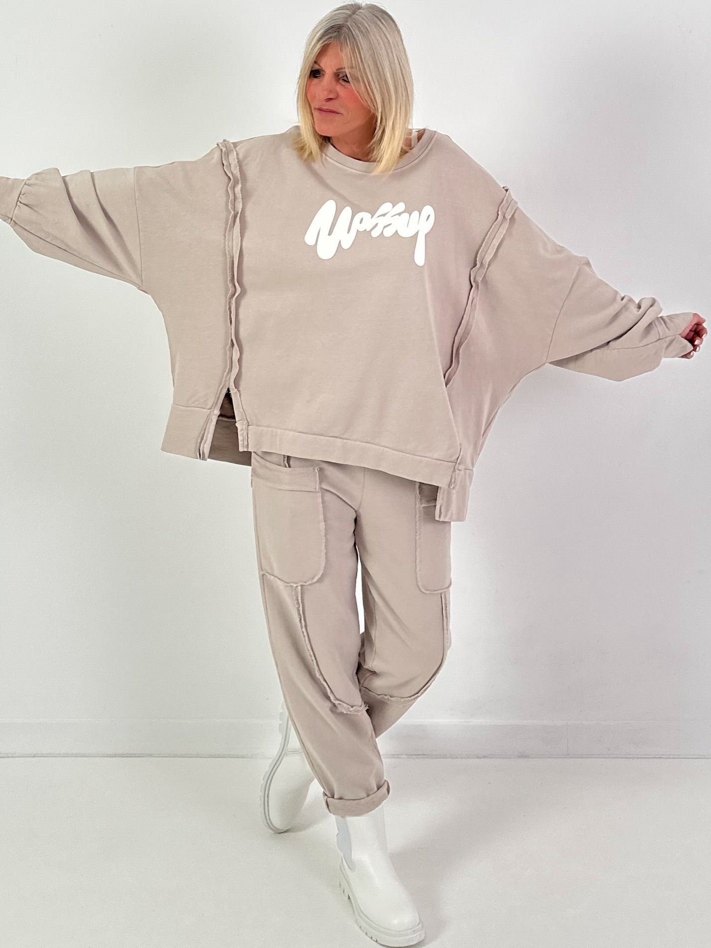 Oversized Sweatshirt Modell "Wassup" - beige