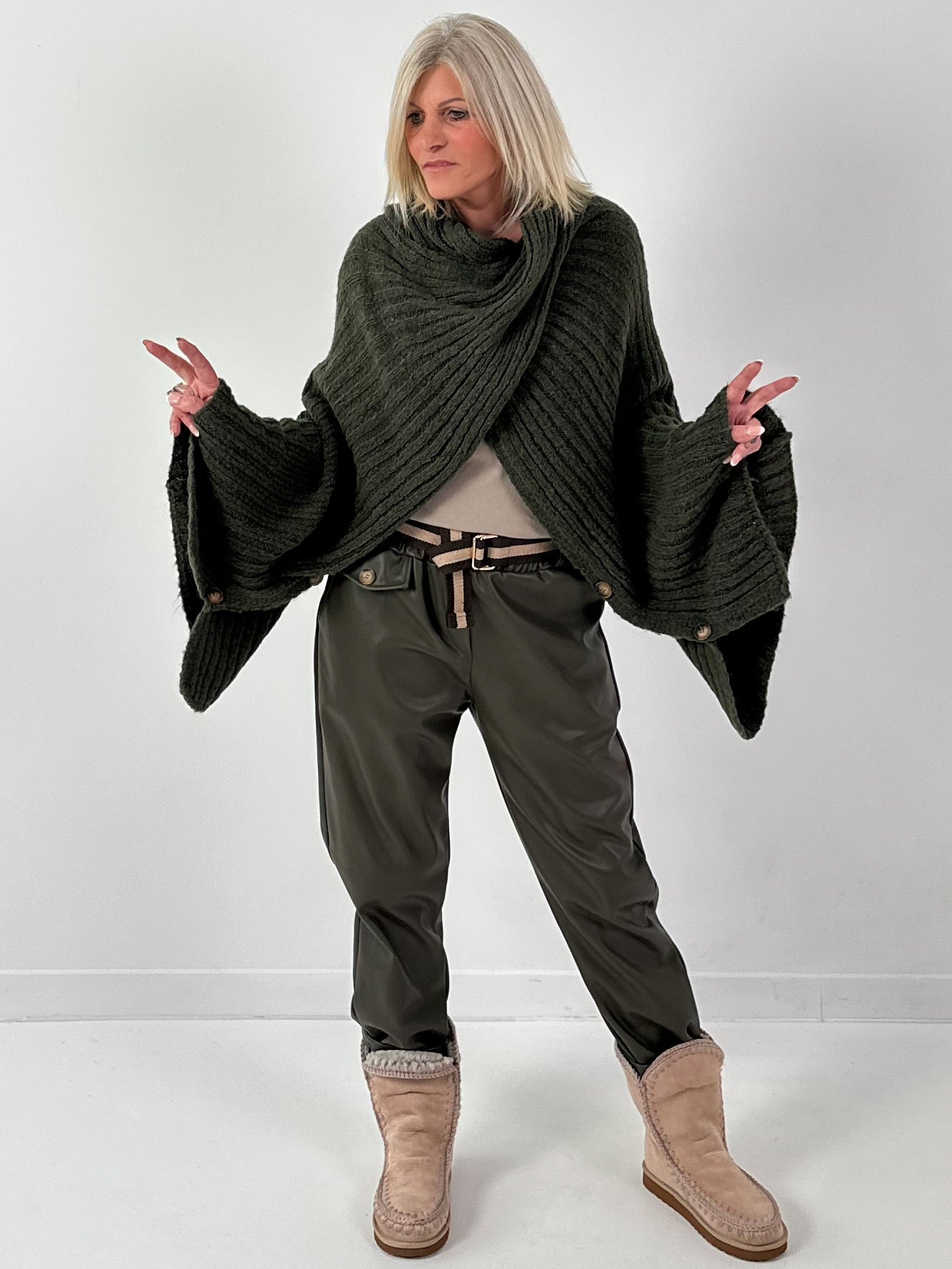 Poncho sweater model "Soul Warmer" - olive