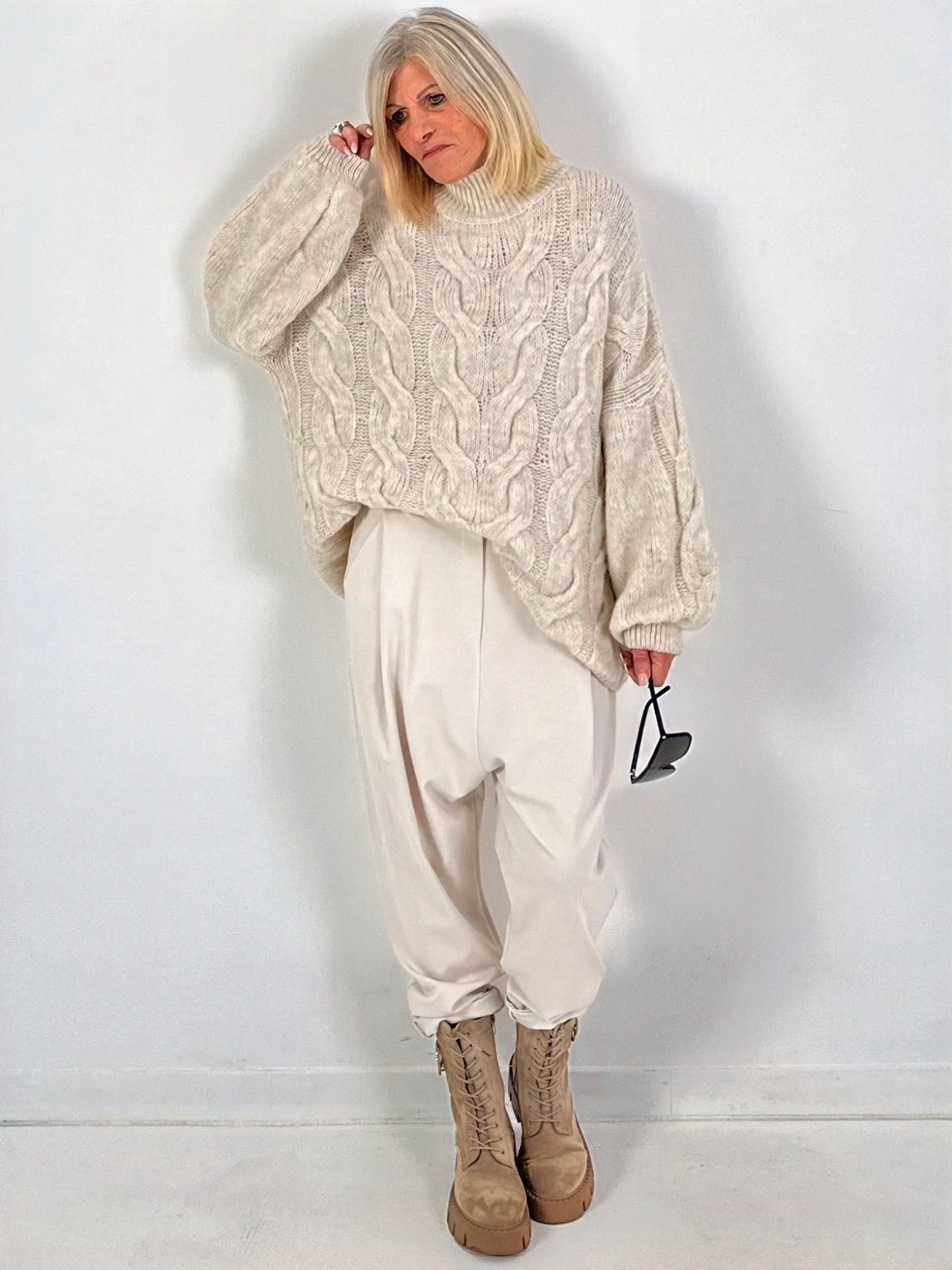 Lässiger Pullover mit Zopfmuster Modell "Pure Cable" - beige