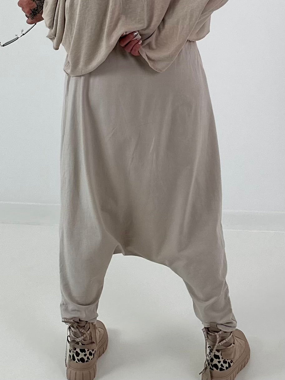 Haremhose mit Knopfdetails - beige