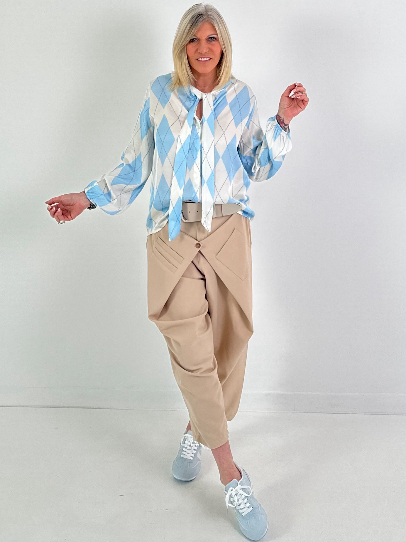 Bluse mit Bindebändern - hellblau