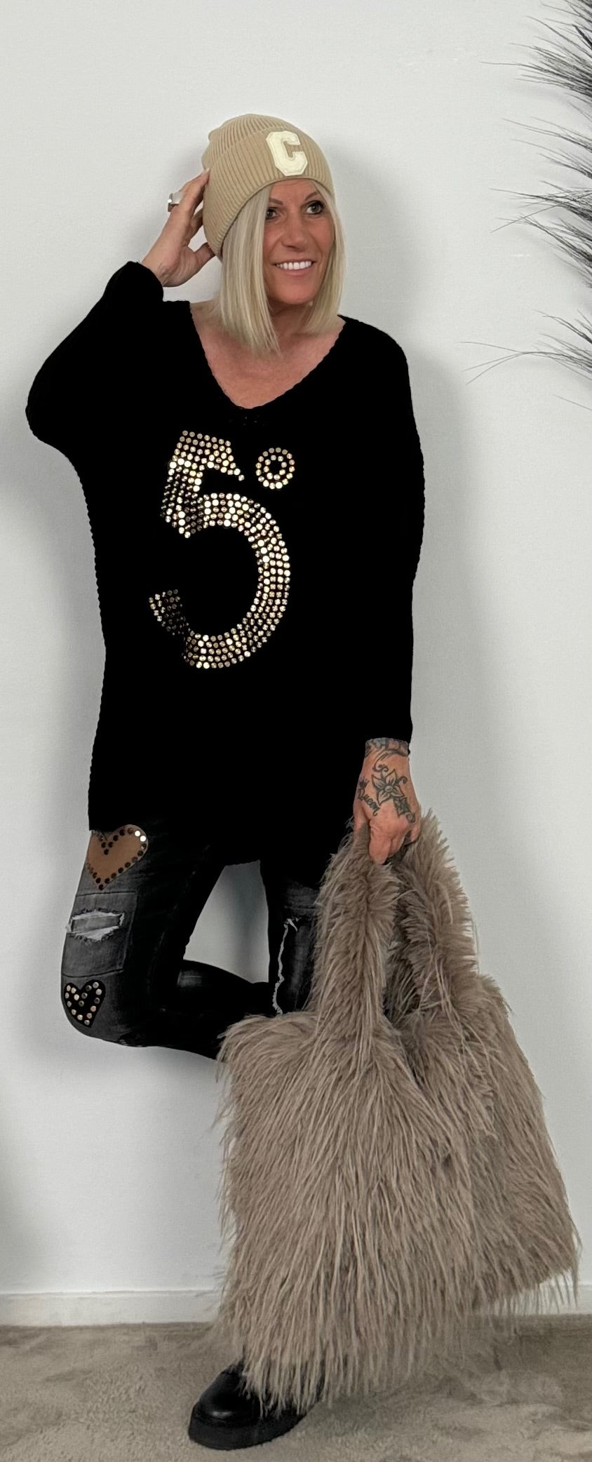 Oversized sweater "5" - black