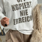 Shirt mit Leo Druck und Glitzersteinchen "Oft kopiert Nie erreicht" - weiss