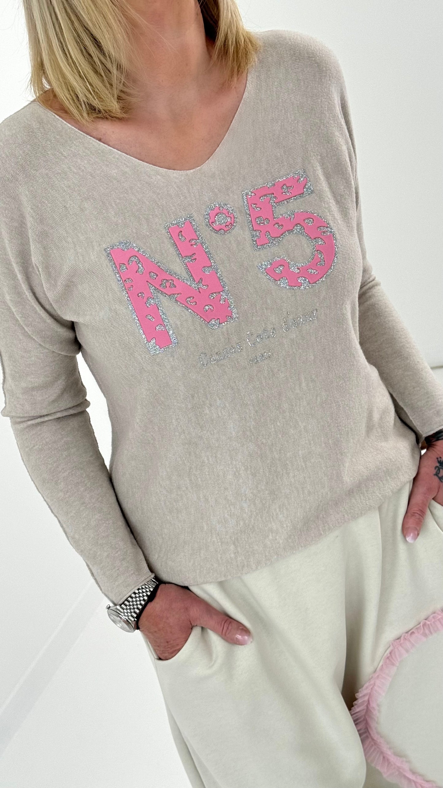 Feinstrick Pullover Modell "No 5" - beige