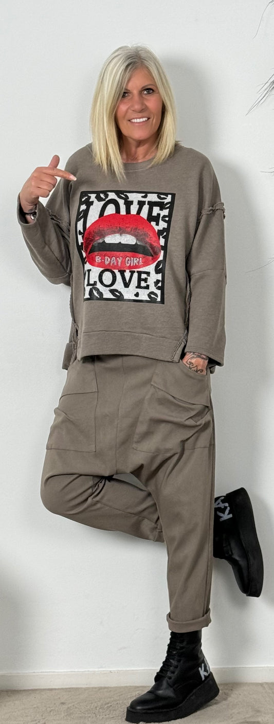Sweatshirt met glittersteentjes "Love Kiss" - taupe