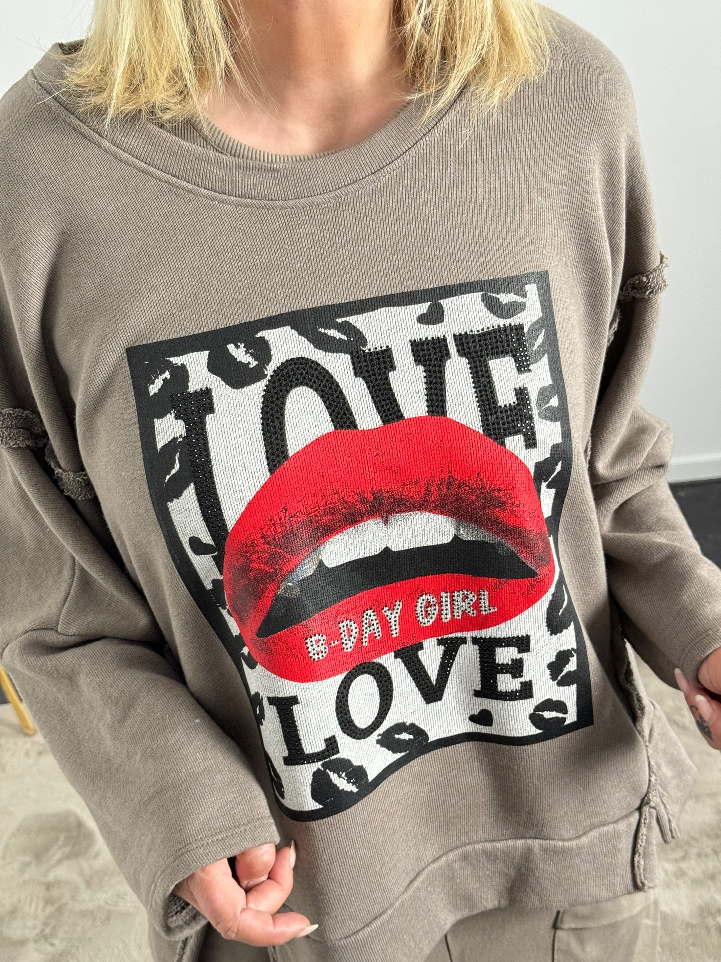 Sweatshirt Glitzersteinchen "Love Kiss" - taupe