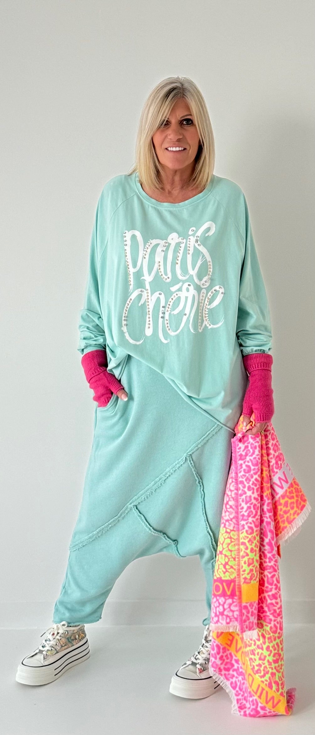 Oversized Shirt mit Nieten und Strasssteinen Modell "Paris" - watergreen