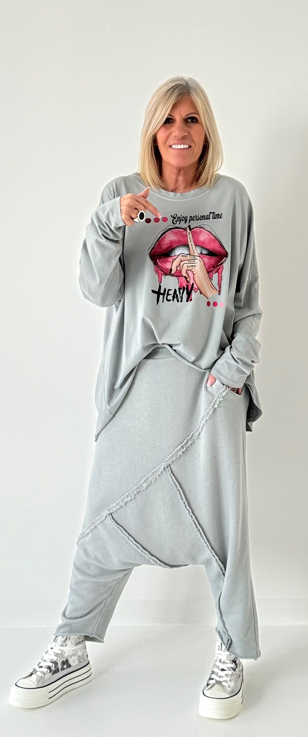 Oversized Shirt Modell "Voice" - grau